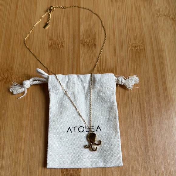 NWT Atolea Gold Octopus Pendant Necklace with Chain & Bag. - Picture 3 of 9